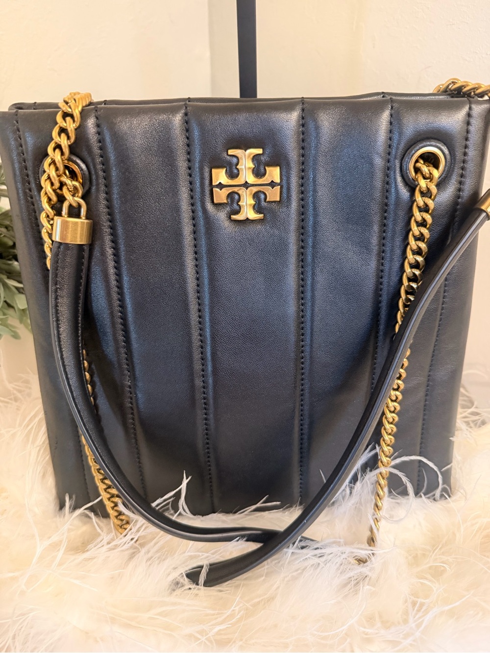 Tory Burch black leather Kira tote bag with Goldtone hardware - Picture 2 of 9